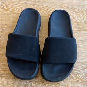 Lululemon Restfeel slides